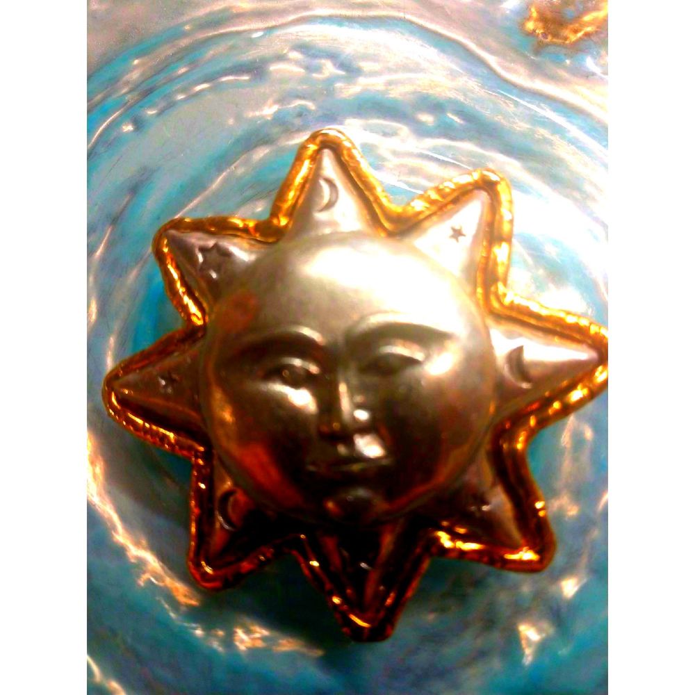 Beautiful~VINTAGE~SUN BROOCH~by JJ